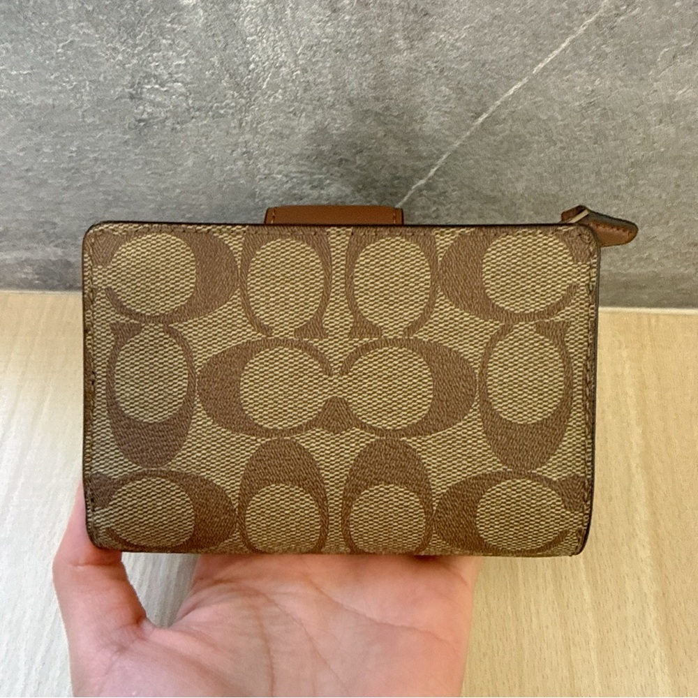 (NWT) Coach Medium Corner Zip Wallet In Signature Canvas - Picture 3 of 7